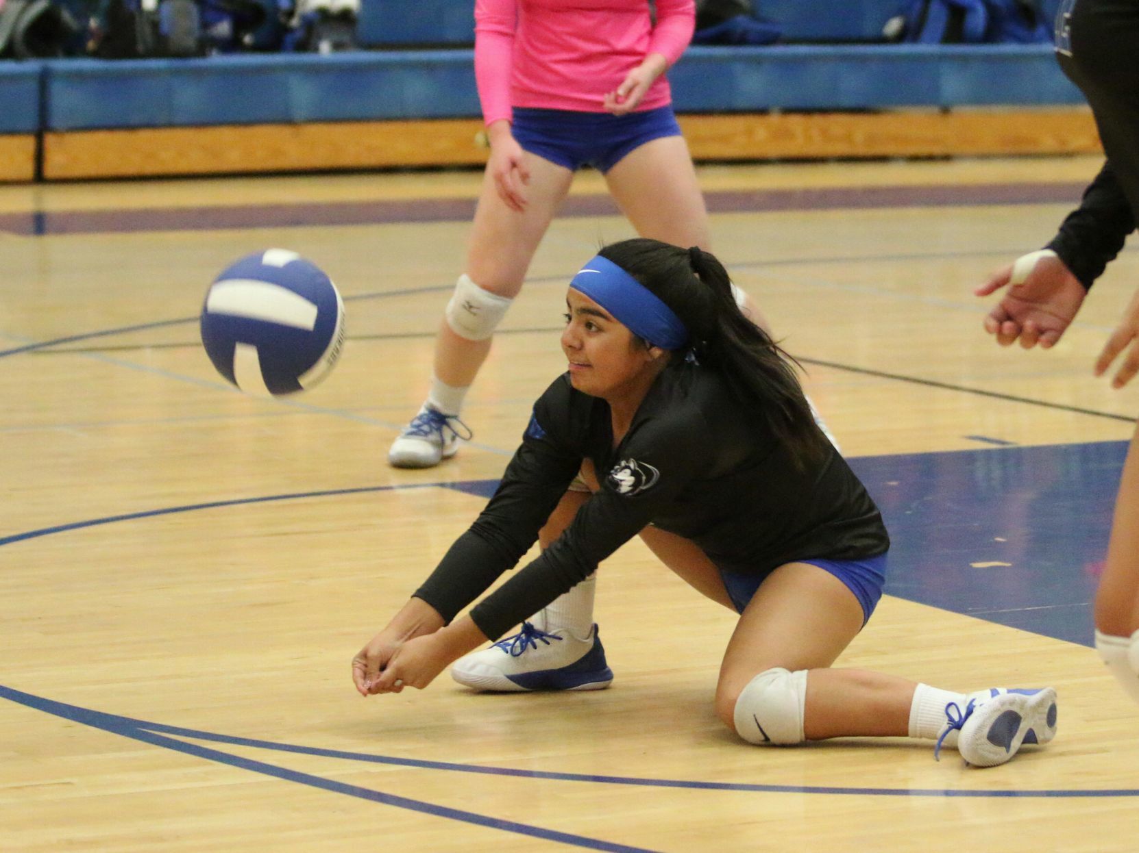 Huskies show heart in loss to Monarchs on Senior Night